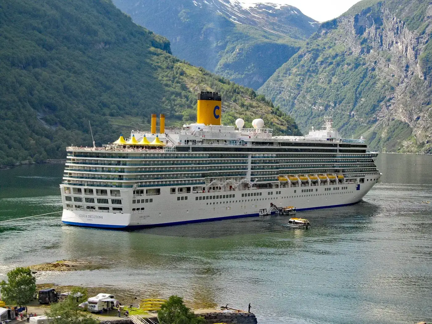 Blick vom Kreuzfahrtdeck auf den Geirangerfjord